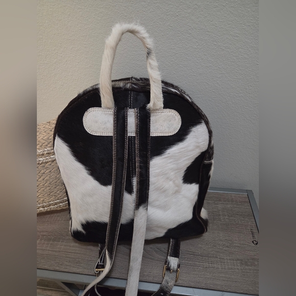 Cargo by Cynthia Bailey Backpack - Picture 5 of 13